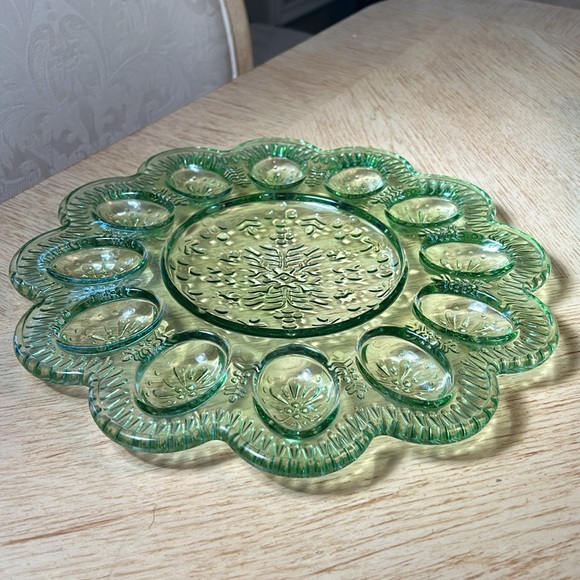 Green Glass Snowflake Etched Egg Platter - Picture 6 of 6